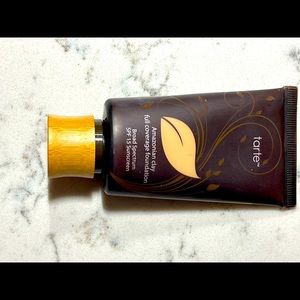 Tarte Amazonian Clay full coverage foundation Light Sand